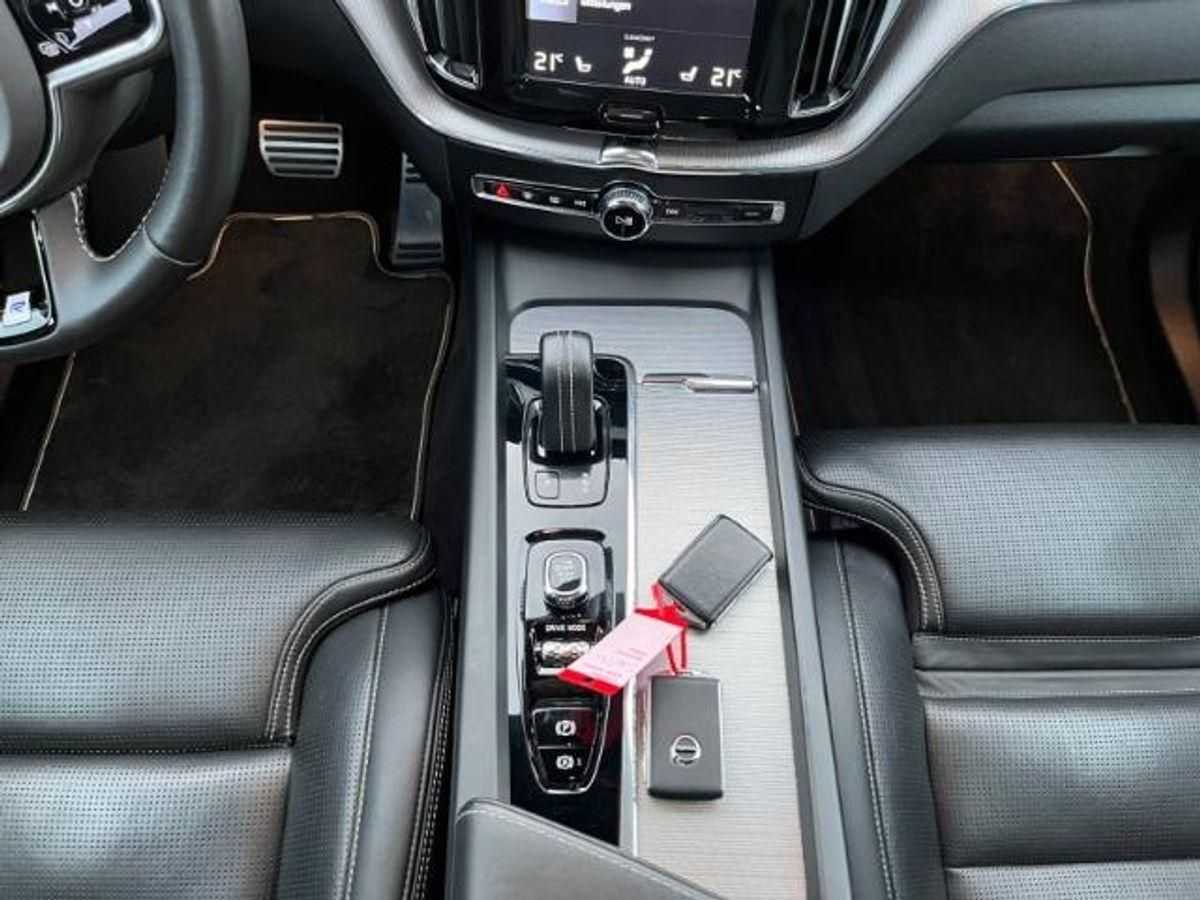 Volvo  R Design T8 AWD PHEV AHK Panorama uvm.