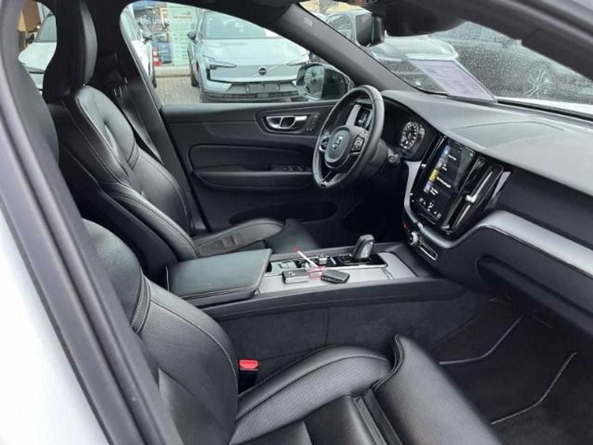 Volvo  R Design T8 AWD PHEV AHK Panorama uvm.