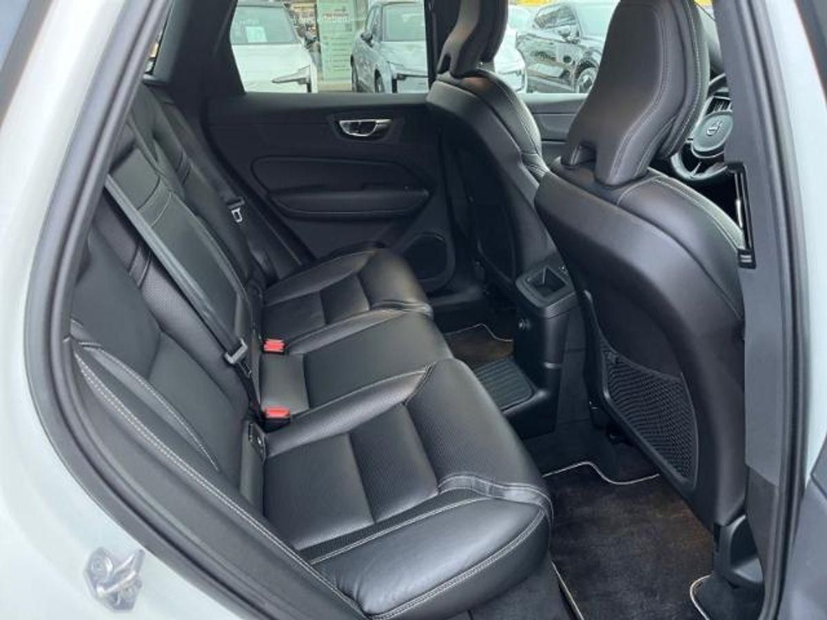 Volvo  R Design T8 AWD PHEV AHK Panorama uvm.