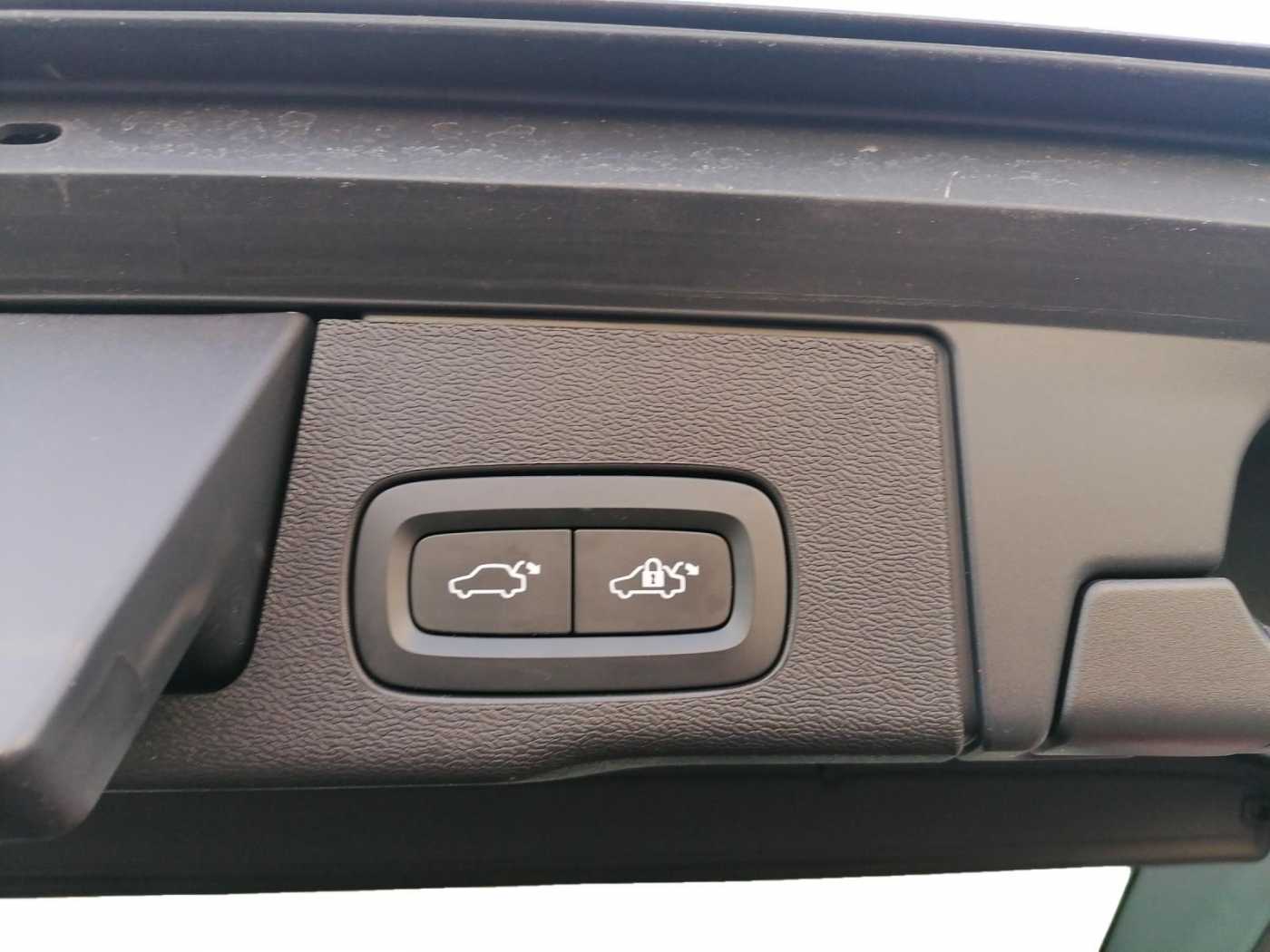 Volvo  R Design AWD B4 Diesel EU6d Navi Leder digitales