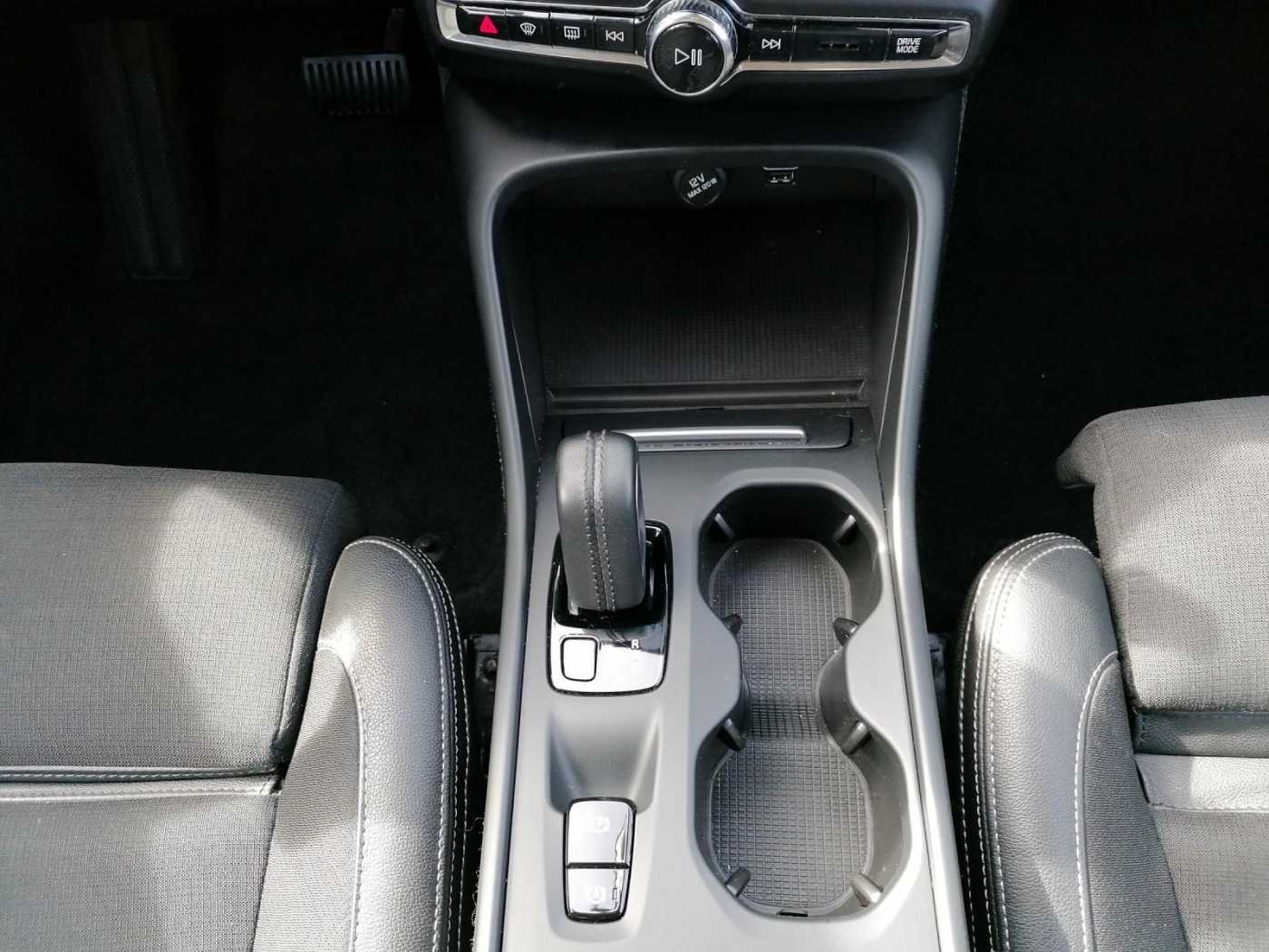 Volvo  Momentum AWD D4 190PS Aut. AHK Navi Digitales Co