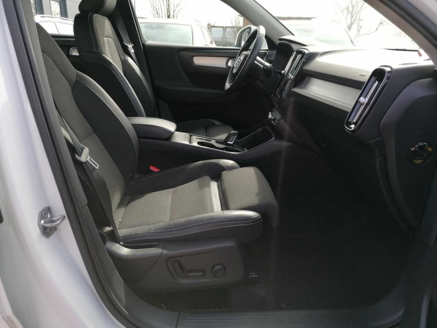 Volvo  Momentum AWD D4 190PS Aut. AHK Navi Digitales Co