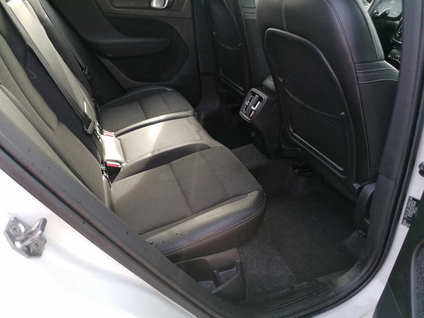 Volvo  Momentum AWD D4 190PS Aut. AHK Navi Digitales Co