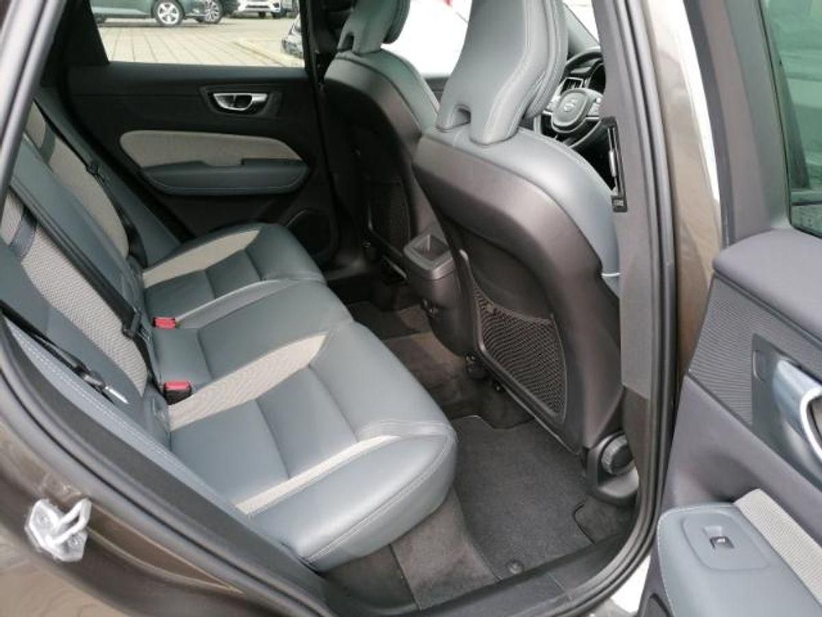 Volvo  R Design 2WD B4 Benzin EU6d StandHZG Leder Pano