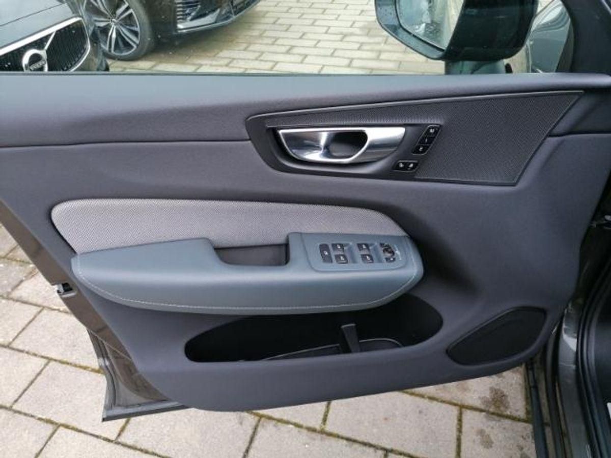 Volvo  R Design 2WD B4 Benzin EU6d StandHZG Leder Pano