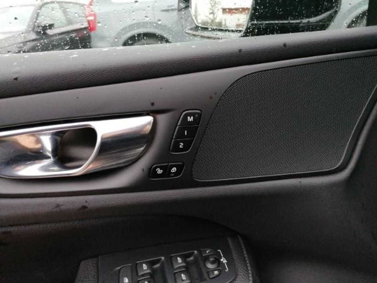 Volvo  Inscription Recharge Plug-In AWD T8 392PS Navi d