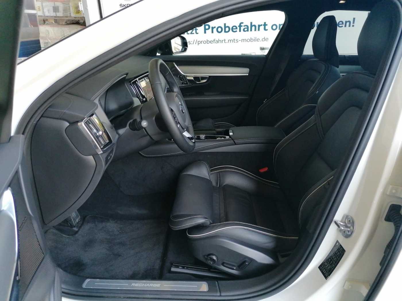Volvo  Plus Dark Recharge AWD T8 Navi, Panodach, AHK, L