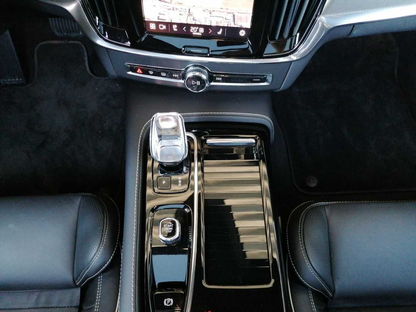 Volvo  Plus Dark Recharge AWD T8 Navi, Panodach, AHK, L
