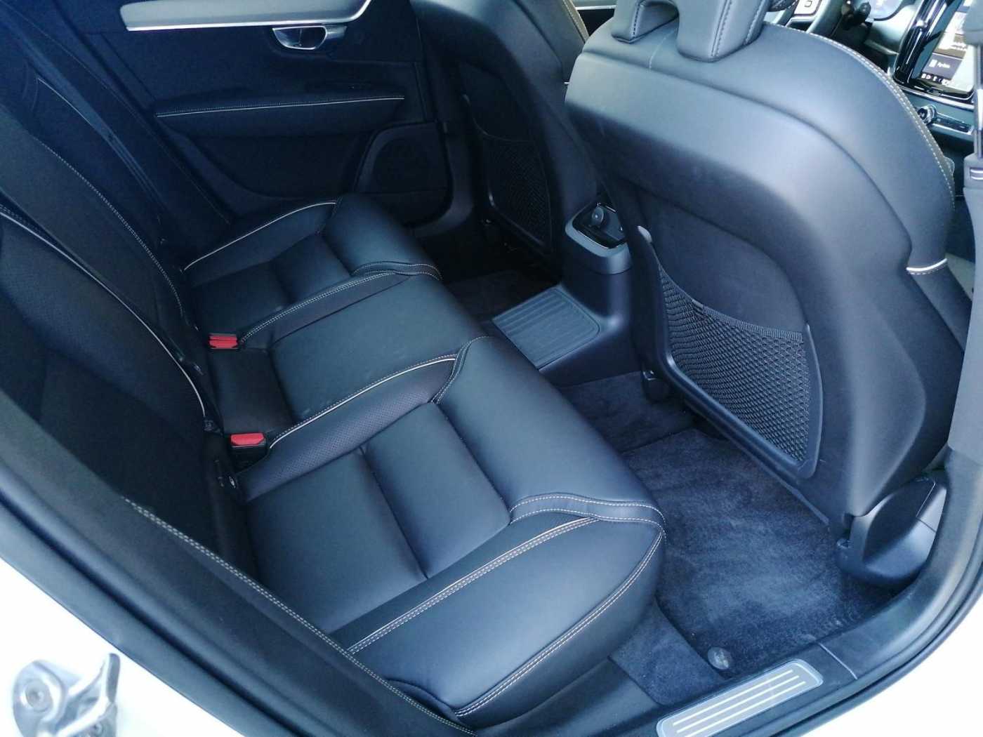 Volvo  Plus Dark Recharge AWD T8 Navi, Panodach, AHK, L