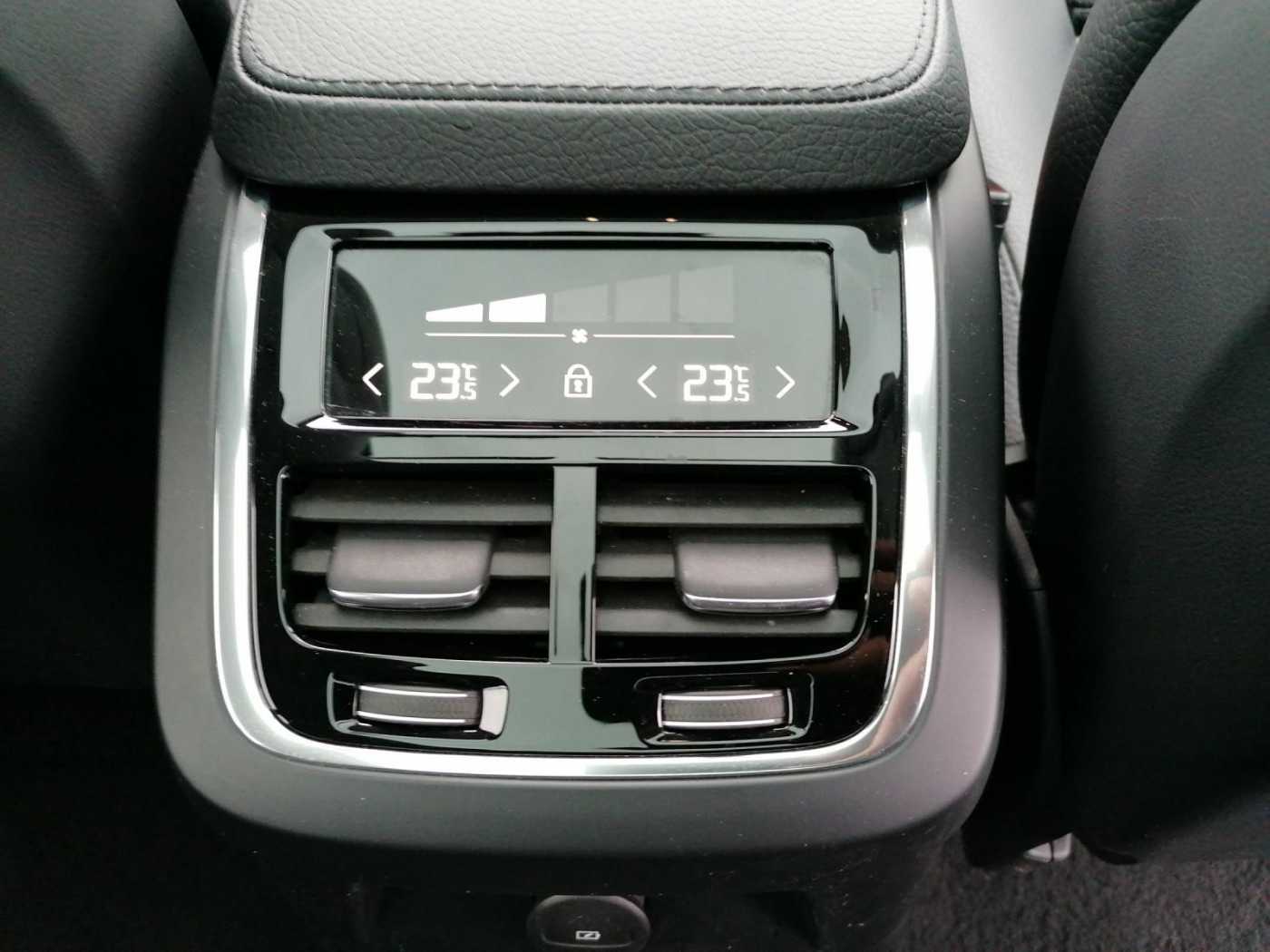 Volvo  Inscription Expression Recharge  22 Zoll-SKR Plu