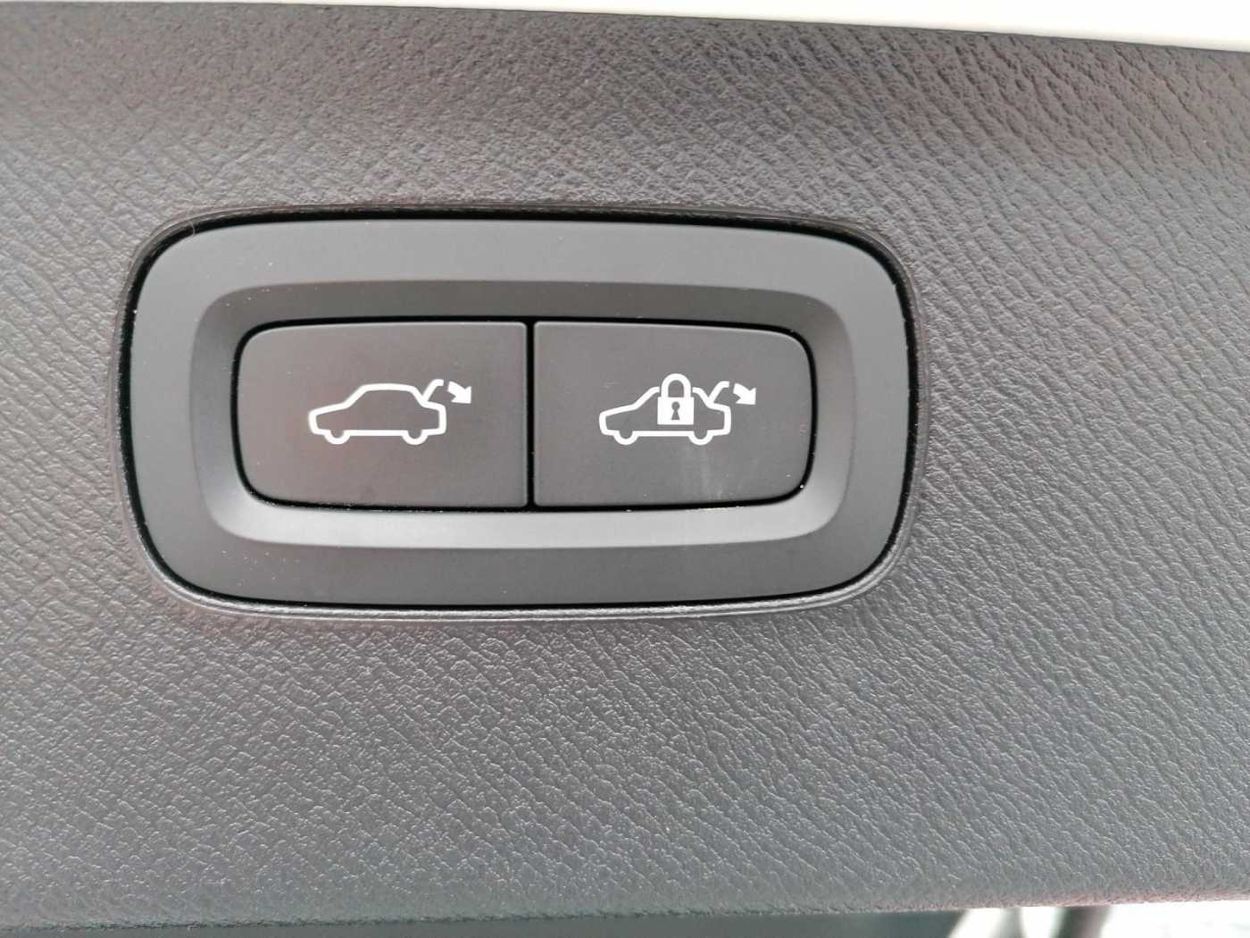Volvo  Inscription Expression Recharge  22 Zoll-SKR Plu