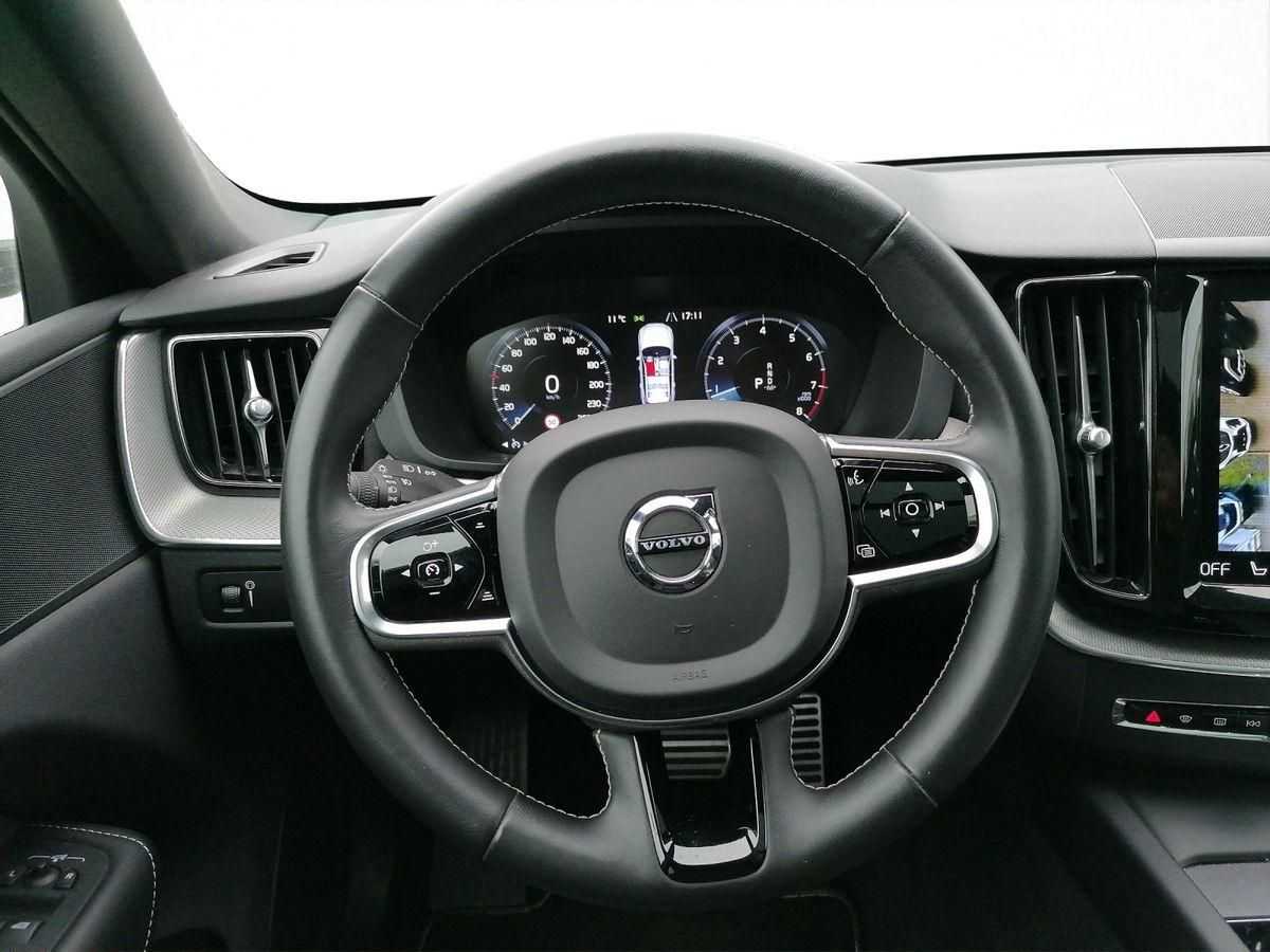 Volvo  2.0 Turbo R Design 2WD Pano Navi 360 Kamera