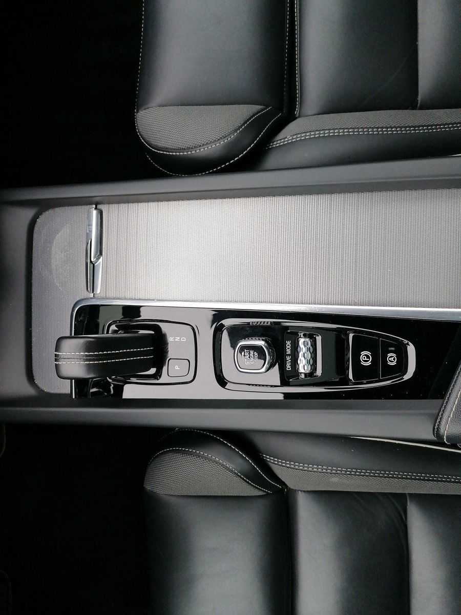Volvo  2.0 Turbo R Design 2WD Pano Navi 360 Kamera