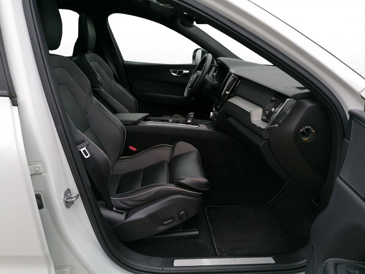 Volvo  2.0 Turbo R Design 2WD Pano Navi 360 Kamera