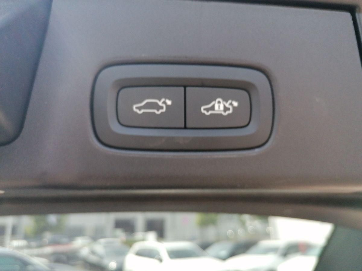 Volvo  Recharge  Plug-In Hybrid T8 AWD Inscription
