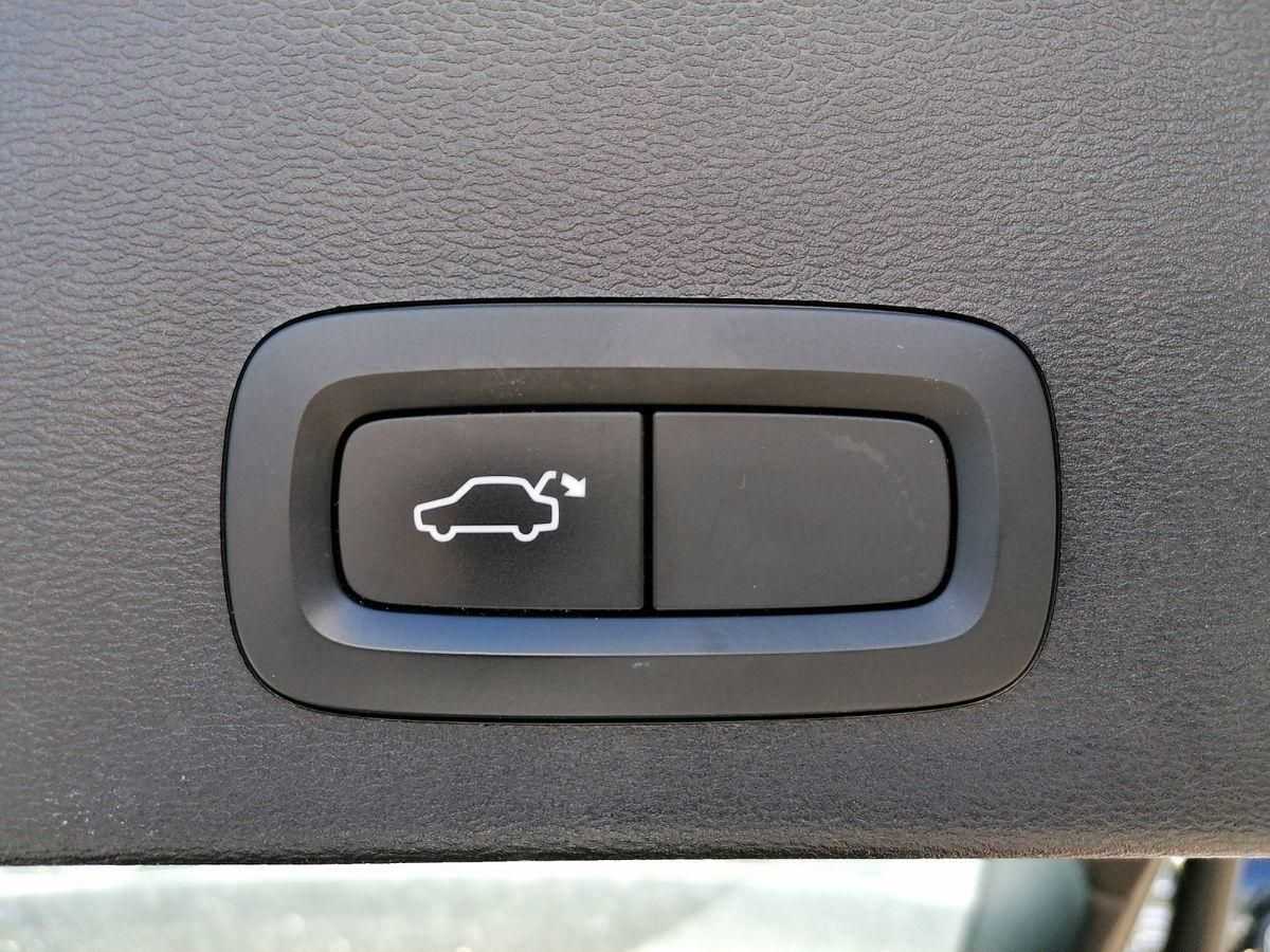 Volvo  Inscription T4 190PS AWD Navi LED Leder Rüc