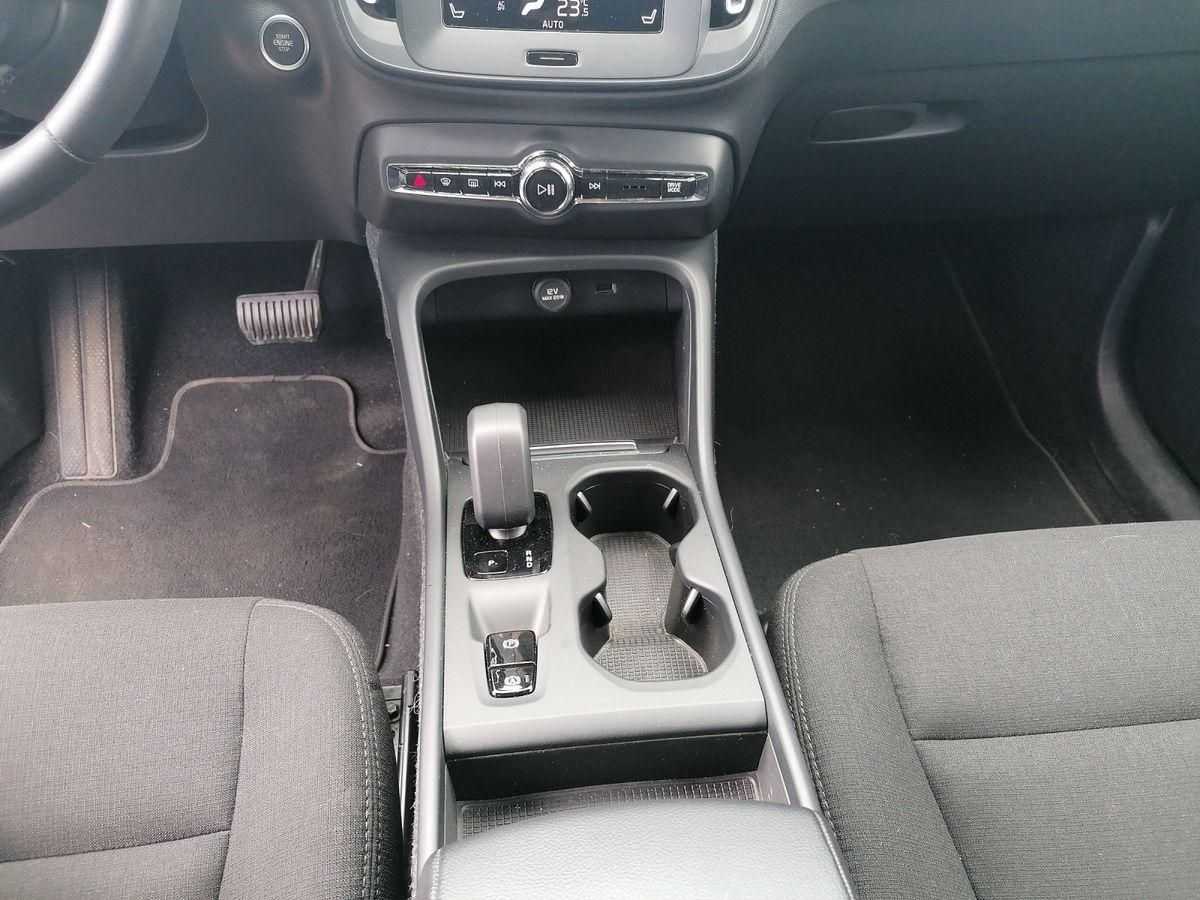 Volvo  Essential Recharge 2WD (129+82PS) Klimaa. ,