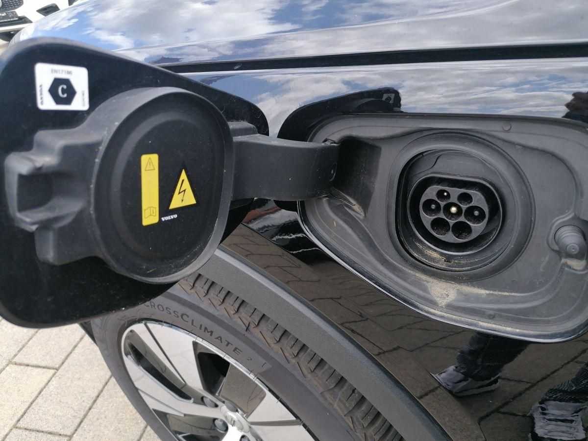 Volvo  Essential Recharge 2WD (129+82PS) Klimaa. ,