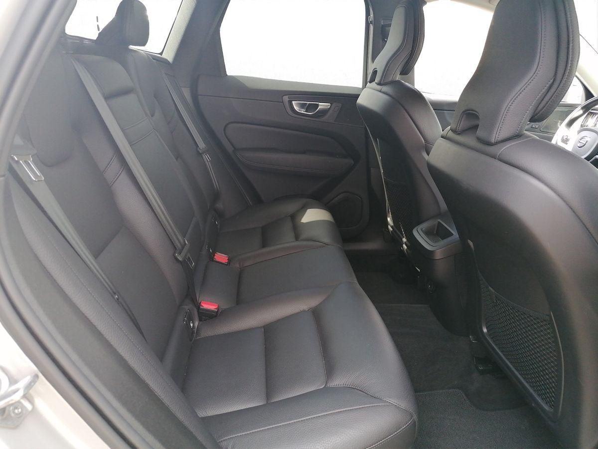 Volvo  2.0 AWD Inscription 197PS Google-Nav, Leder