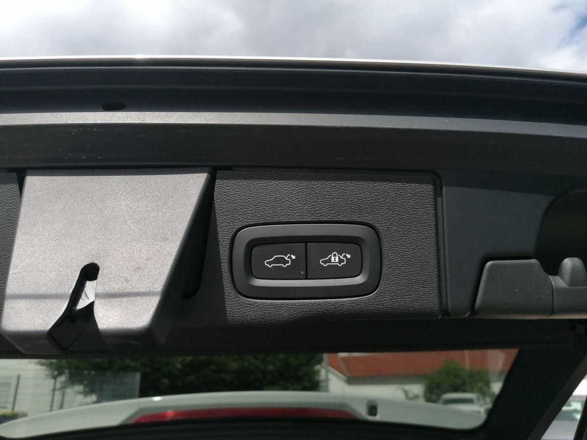 Volvo  2.0 AWD Inscription 197PS Google-Nav, Leder