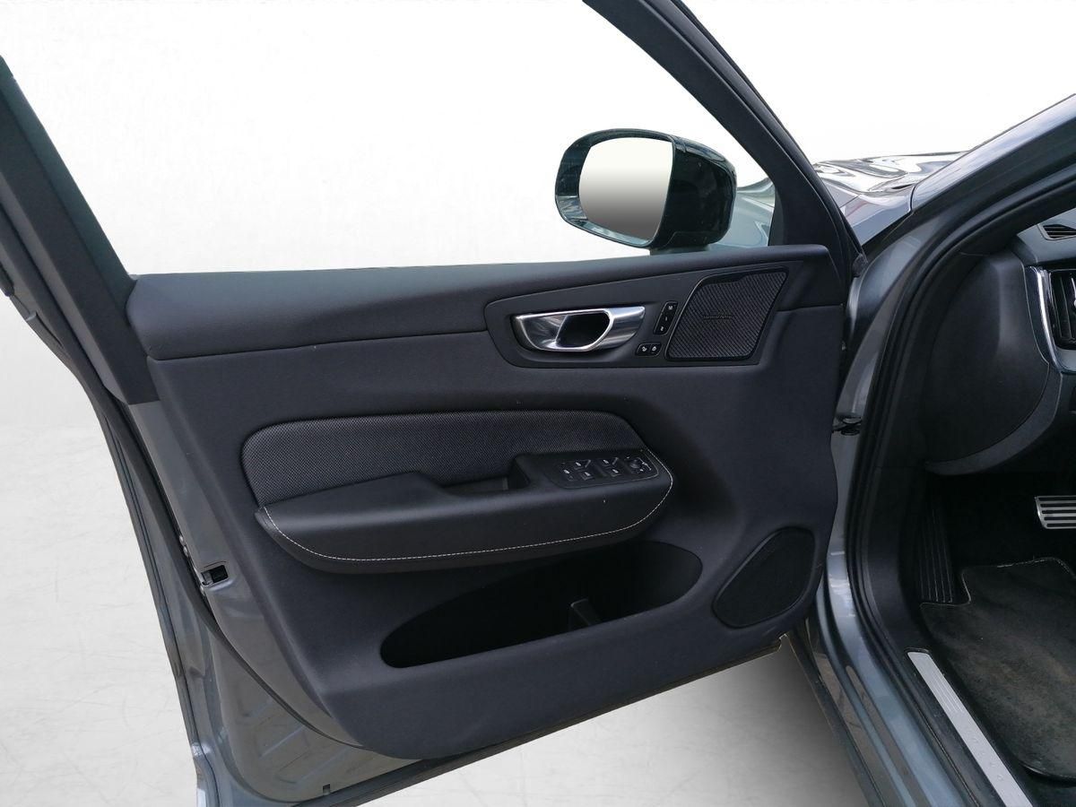 Volvo  2.0 R-Design 197PS Navi, WinterPro, Panodac