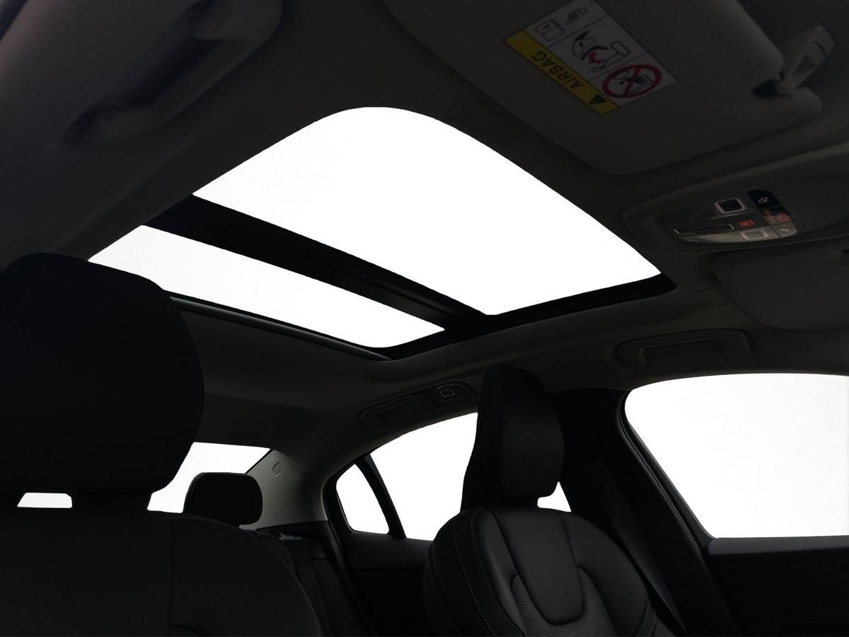 Volvo  T8 Ultimate Dark B & W 360Grad Sonderleasing