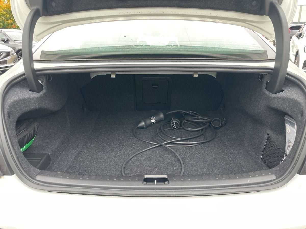 Volvo  T8 Ultimate Dark B & W 360Grad Sonderleasing