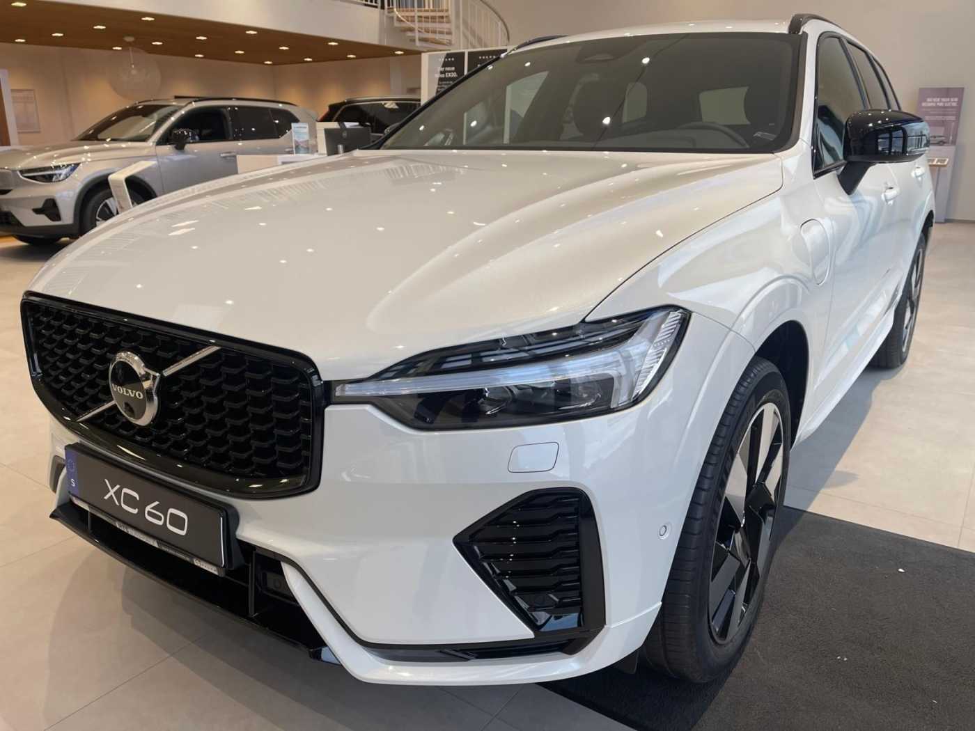 Volvo  Plus Dark T6 AWD 360° H/K AHK TH-LED