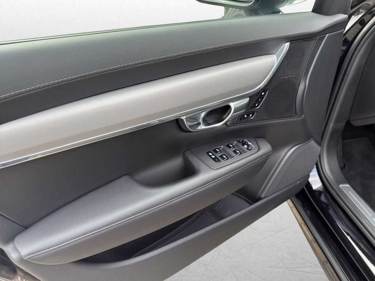 Volvo  Recharge Plug-in Hybrid MY23