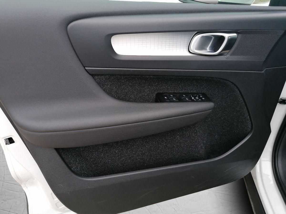 Volvo  T3 Momentum Pro AHB-LED PDC RFK SHZ CarPlay