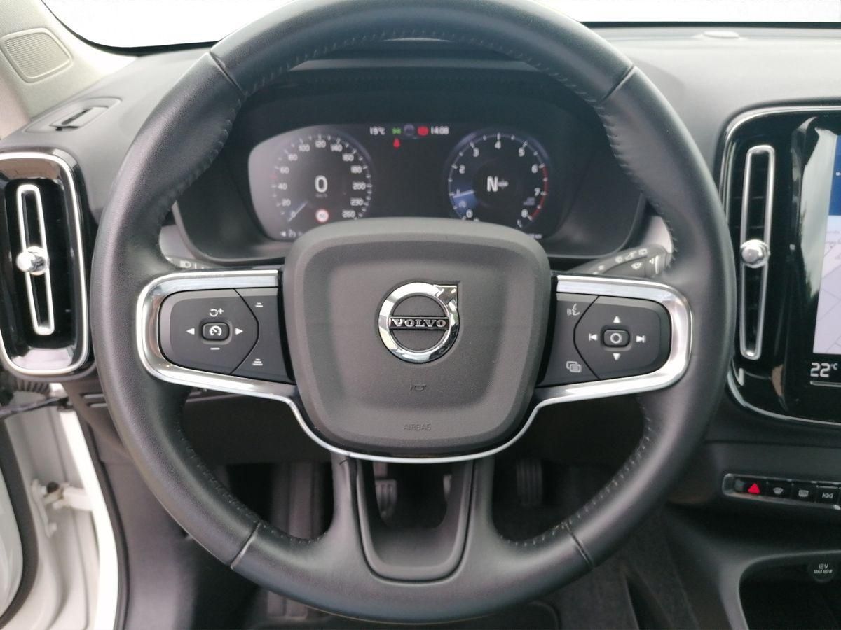 Volvo  T3 Momentum Pro AHB-LED PDC RFK SHZ CarPlay