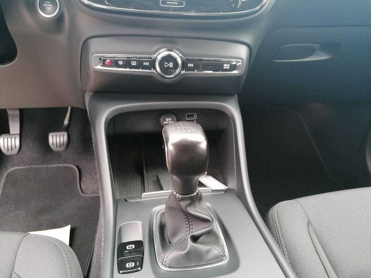 Volvo  T3 Momentum Pro AHB-LED PDC RFK SHZ CarPlay