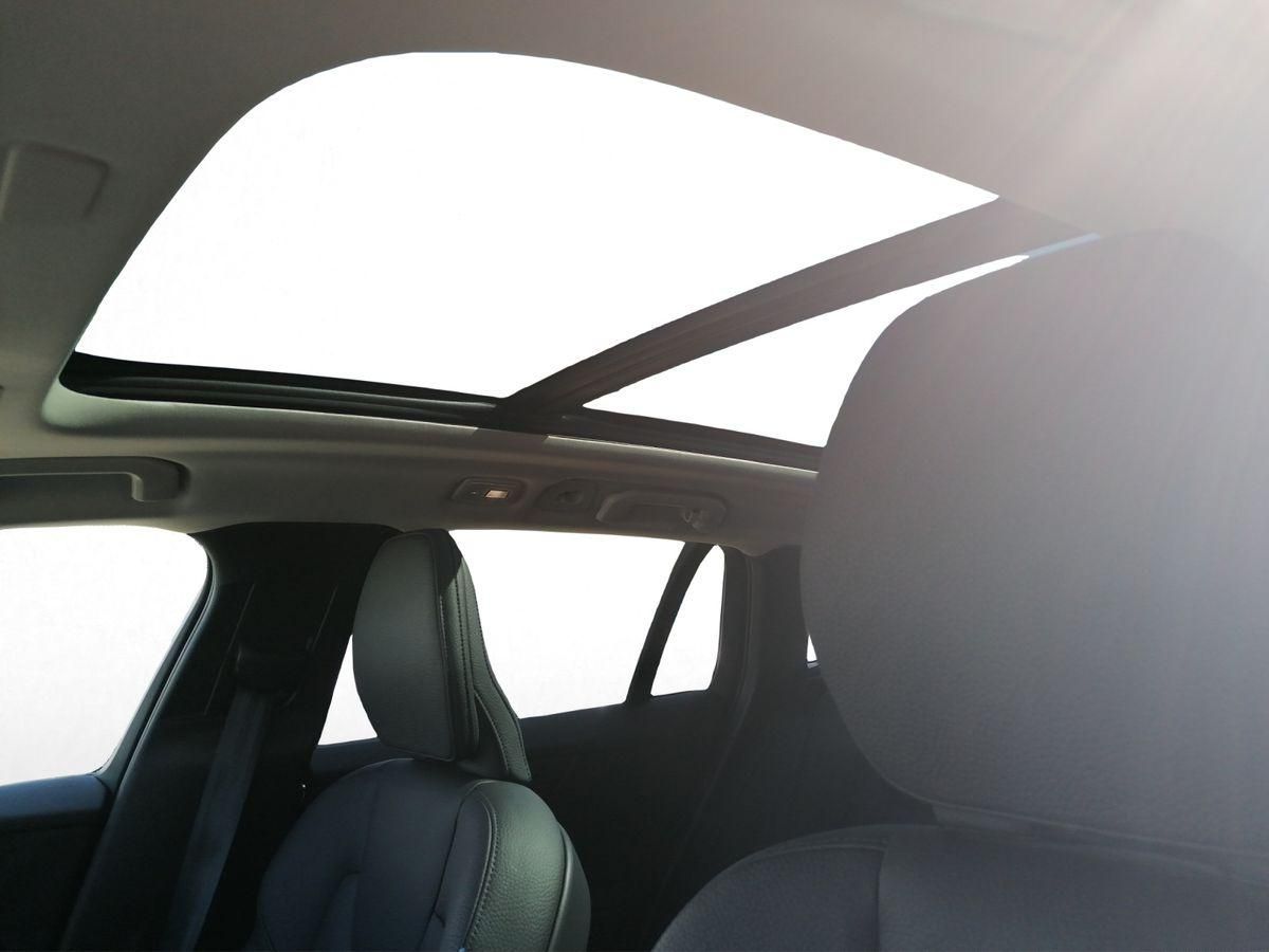 Volvo  B4 MildHybrid Plus Dark 360° PANO AHK TH-LED