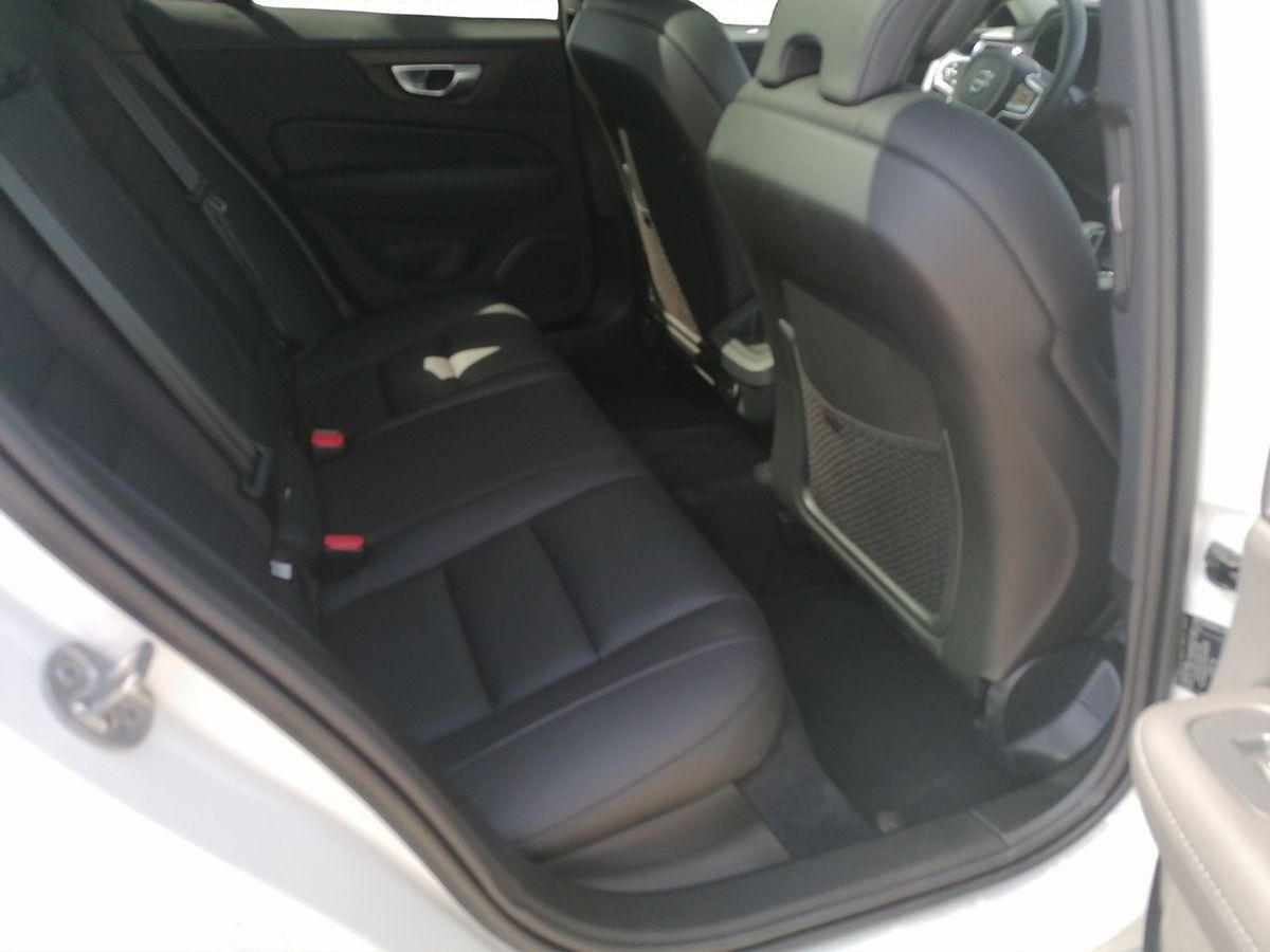 Volvo  B4 MildHybrid Plus Dark 360° PANO AHK TH-LED