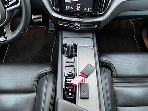 Volvo  R Design T8 AWD PHEV AHK Panorama uvm.
