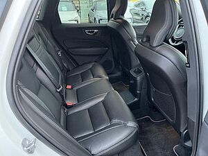 Volvo  R Design T8 AWD PHEV AHK Panorama uvm.
