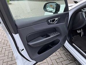 Volvo  R Design T8 AWD PHEV AHK Panorama uvm.
