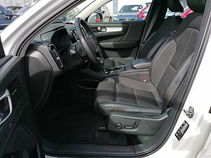 Volvo  Momentum AWD D4 190PS Aut. AHK Navi Digitales Co