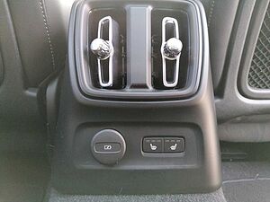 Volvo  Inscription Expression Recharge Plug-In Hybrid 2