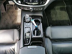 Volvo  Kombi R Design Plug-In Hybrid AWD T8 EU6d-T HUD