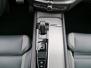 Volvo  R Design 2WD B4 Benzin EU6d StandHZG Leder Pano