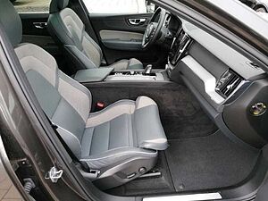Volvo  R Design 2WD B4 Benzin EU6d StandHZG Leder Pano