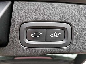 Volvo  R Design 2WD B4 Benzin EU6d StandHZG Leder Pano
