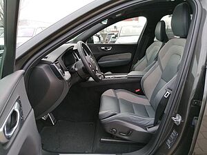 Volvo  R Design 2WD B4 Benzin EU6d StandHZG Leder Pano