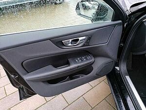 Volvo  Inscription Recharge Plug-In AWD T8 392PS Navi d