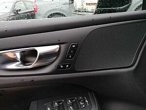 Volvo  Inscription Recharge Plug-In AWD T8 392PS Navi d