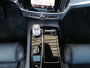 Volvo  Plus Dark Recharge AWD T8 Navi, Panodach, AHK, L