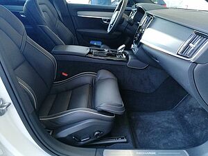 Volvo  Plus Dark Recharge AWD T8 Navi, Panodach, AHK, L