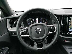 Volvo  2.0 Turbo R Design 2WD Pano Navi 360 Kamera