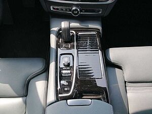 Volvo  Recharge  Plug-In Hybrid T8 AWD Inscription